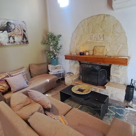 3 Bedroom House W/private Pool * Astrakeri