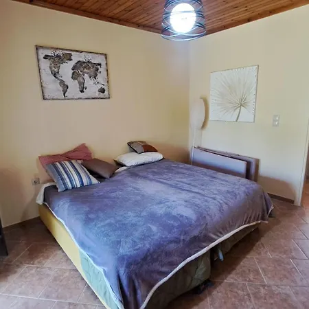 3 Bedroom House W/private Pool * Astrakeri